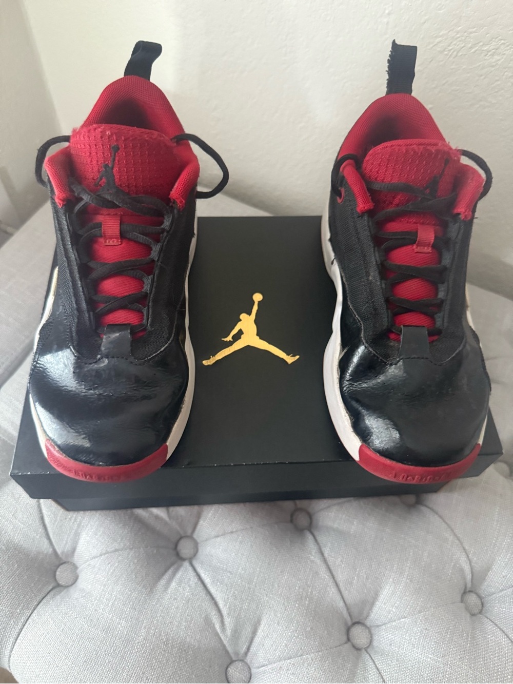 Nike Kids Jordan Max Aura 6 (GS) Black and Red Basketball Shoes/Sneakers